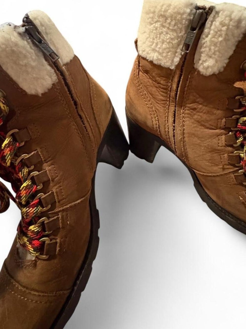Vintage Frye suede heel lug sole boots with shearling interior - Picture 4 of 7